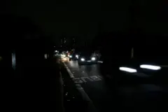 Avenida do Cursino no bairro do Jabaquara sem energia elétrica, apenas com iluminação365bet jogoscarros