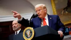  அமெரிக்க அதிபர் டொனால்ட் டிரம்ப் 