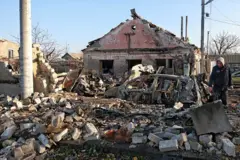 تصویری از خانهٔ ویران شده در حمله هوایی در اوکراین
