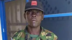 Le soldat a été fêté jeudi par ses collègues pour son honnêteté.