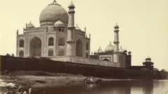 షాజహాన్ తరచుగా యమునా నదిపై పడవలో ప్రయాణించి తాజ్‌మహల్‌కు చేరుకునేవారు