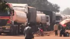 Amakamyo y'ubwikorezi yabaye menshi ku mupaka wa Uganda na Kenya kuko abashoferi bagomba kubanza gupimwa Covid-19