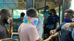 Les passagers de la gare routière de Lagos