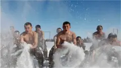 jovens soldados chineses