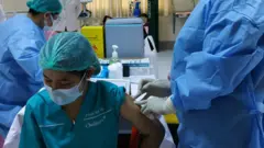 ရခိုင်မှာ တရုတ်ထုတ်ကိုဗစ်ကာကွယ်ဆေး စထိုးနေ