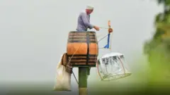 ደቡብ አፍሪካዊው 2 ወር በርሜል ውስጥ