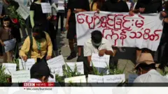 သင်္ကြန်ပွဲ မကျင်းပဘဲ အာဏာရှင်စနစ်ကို ဆက်လက်တွန်းလှန်