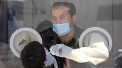인구 900만의 이스라엘에서 최근 일일 신규 확진자가 4000명을 넘었다