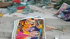 নোয়াখালী জেলার বেগমগঞ্জের একটি পূজামণ্ডপে হামলা ও অগ্নিসংযোগ এবং অন্য একটি মন্দিরের ভেতরে মূর্তি ভাঙচুরের ঘটনা ঘটেছে বলে পুলিশ জানিয়েছে।