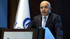 TCMB Başkanı Uysal daha önce yüzde 8,9 olarak açıklanan 2020 yıl sonu enflasyon beklentisini yüzde 12,1'e çektiklerini belirtti.
