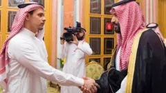 Salah Kaşıkçı ve Muhammed bin Salman'ın el sıkışması