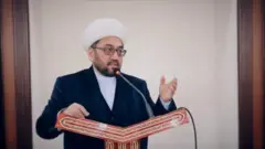 Нуриддин домла Холиқназаров бир йил олдин Ўзбекистон соқол ва рмўол ўраб юришга тазйиқ йўқ деган эди