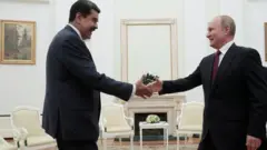 Nicolas Maduro ve Vladimir Putin