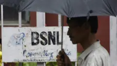 BSNL: ஊதியம் இல்லை, விருப்ப ஓய்வு - என்ன ஆனது மினிரத்னா நிறுவனத்திற்கு?