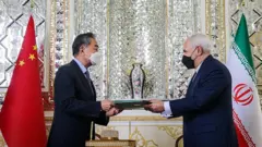 توافق چین و ایران؛ اعتراض‌ها به خیابان کشید