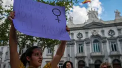 Protesta por el caso de La Manada en España.