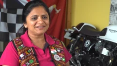 મહિલા
