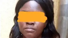 Nwatanwaanyị e gosiri kpochiri nwanna ya na ụlọ nkịta