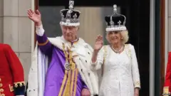 किंग चार्ल्स III की ताजपोशी हो गई है.