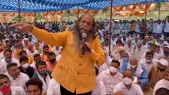 ইন্দ্রি গ্রামের মহাপঞ্চায়েতে ভাষণ দিচ্ছেন সুরজ পাল আমু