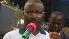 Waziri Mwesigwa Rukutana alichukua bunduki kutoka kwa mlinzi wake na kufyatua risasi upande wa wapinzani wake