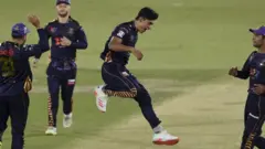 Quetta Gladiators' Naseem Shah (2R) celebrates after taking wicket of Karachi King's Mohammad Nabi (unseen) during the Pakistan Super League (PSL) Twenty20 cricket match between Karachi Kings and Quetta Gladiators at the National Cricket Stadium in Karachi on January 29, 2022. )