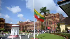 အတွင်းဝန်ရုံးဟာ အင်္ဂလိပ်အက္ခရာယူပုံသဏ္ဏန် ရှိပြီးတော့ မြန်မာ့သမိုင်းမှာ အရေးပါတဲ့ အဆောက်အအုံ ဖြစ်ပါတယ်။