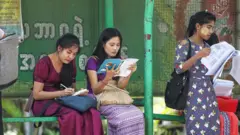 ရန်ကုန်တက္ကသိုလ်အပါအဝင် တက္ကသိုလ်အချို့ ဖြေလက်စစာမေးပွဲများ ရပ်ဆိုင်း