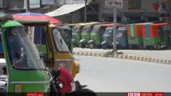 پېښور کې رېکشاوې