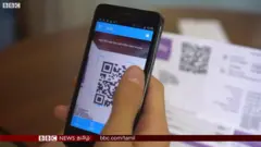 QR கோட் மூலம் பணத்தை ஏமாற்றிப் பறிக்கும் கும்பல் - எச்சரிக்கையாக இருப்பது எப்படி?