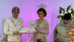 टेंकु मोहम्मद हाफिज़ और उनकी दुल्हन ओसियाने अलाहिया