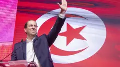 لماذا تخلى رئيس وزراء تونس عن جنسيته الفرنسية؟