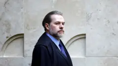 Dias Toffoli aparece de perfil no plenário do STF