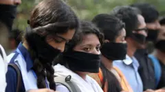 সম্প্রতি শিক্ষা প্রতিষ্ঠানে শিক্ষকদের হাতে ছাত্রীদের যৌন হয়রানির বেশ কয়েকটি অভিযোগ উঠেছে (প্রতীকী ছবি)