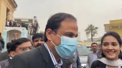 مرتضیٰ وہاب عدالت کے باہر