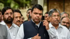 एकनाथ शिंदेंची 'नाराजी' हे महाराष्ट्रातलं 'ऑपरेशन लोटस'च आहे, याचे हे 5 पुरावे