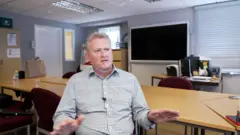 Jason em entrevista para a BBC News Brasil