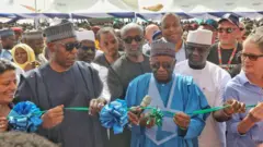 President Muhammadu Buhari chief of staff, Ibrahim Gambari, na im commission di di resettlement for di IDPs 