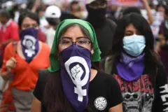 نساء في مظاهرة في بليما، دولة بيرو