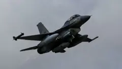 Xiyyaarota waraanaa F-16s