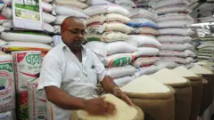 ভারত চালের ওপর অতিরিক্ত শুল্ক আরোপ করেছে। 