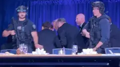 လုံခြုံရေးအဖွဲ့တွေက သမ္မထရမ့်ကို ကယ်ထုတ်ကြတဲ့အခြေအန 