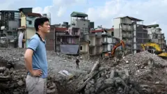 Dự án sông Hồng: Bài toán đền bù và nỗi lo mất nhà, gánh nợ