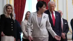 Tổng thống Donald Trump và tân thủ tướng của Nhật Bản, bà Sanae Takaichi