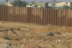 يقع محور فيلادلفيا، الذي يسمى أيضا بـ"محور صلاح الدين"، على امتداد الحدود بين قطاع غزة ومصر.