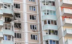 Las consecuencias de un ataque con drones contra un edificio residencial en Moscú.
