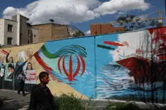نقاشی دیواری مرتبط با جنگ در تهران
