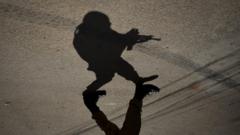 Sombrabetsbola onlinehomem armado 