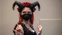 Mallattoolee warri Seexana waaqeessan agrsiisan keessaa