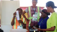 Àwọn òṣìṣẹ́ ètò ìdìbò